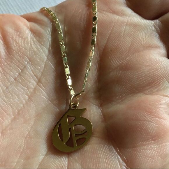 farrah b. GOTHIC MI VIDA OLD ENGLISH “G” INITIAL NECKLACE - 16K Gold Plated - Picture 3 of 5